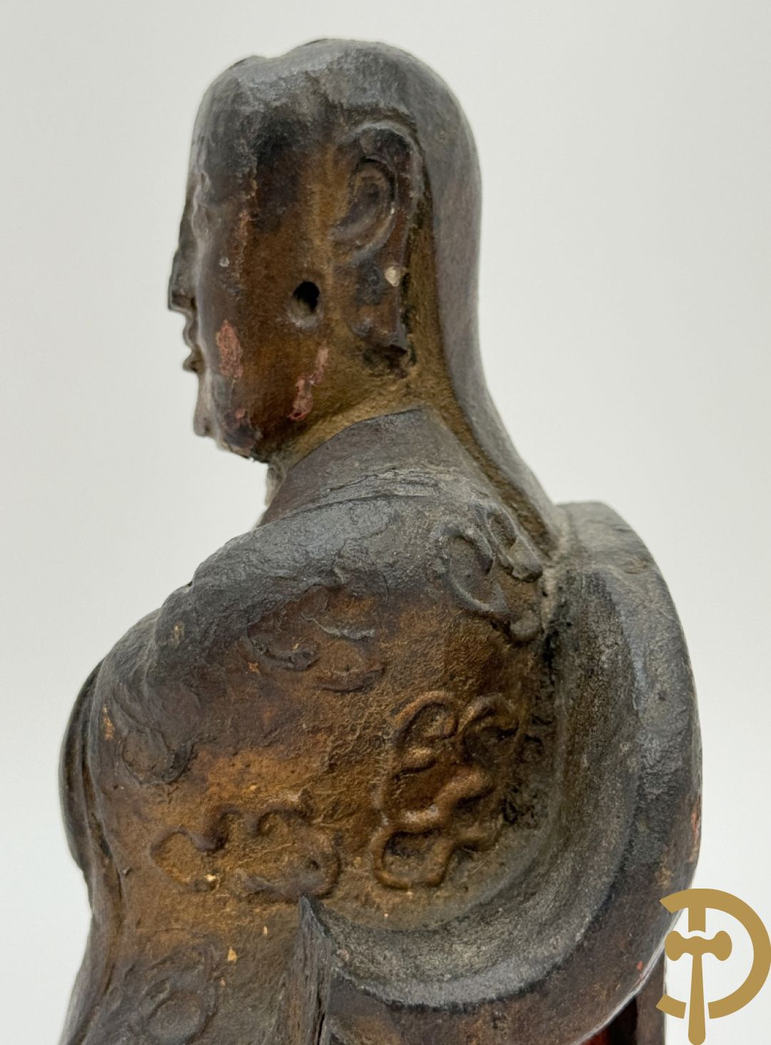 Houtsculptuur van zittende Chinese wijze, 18e