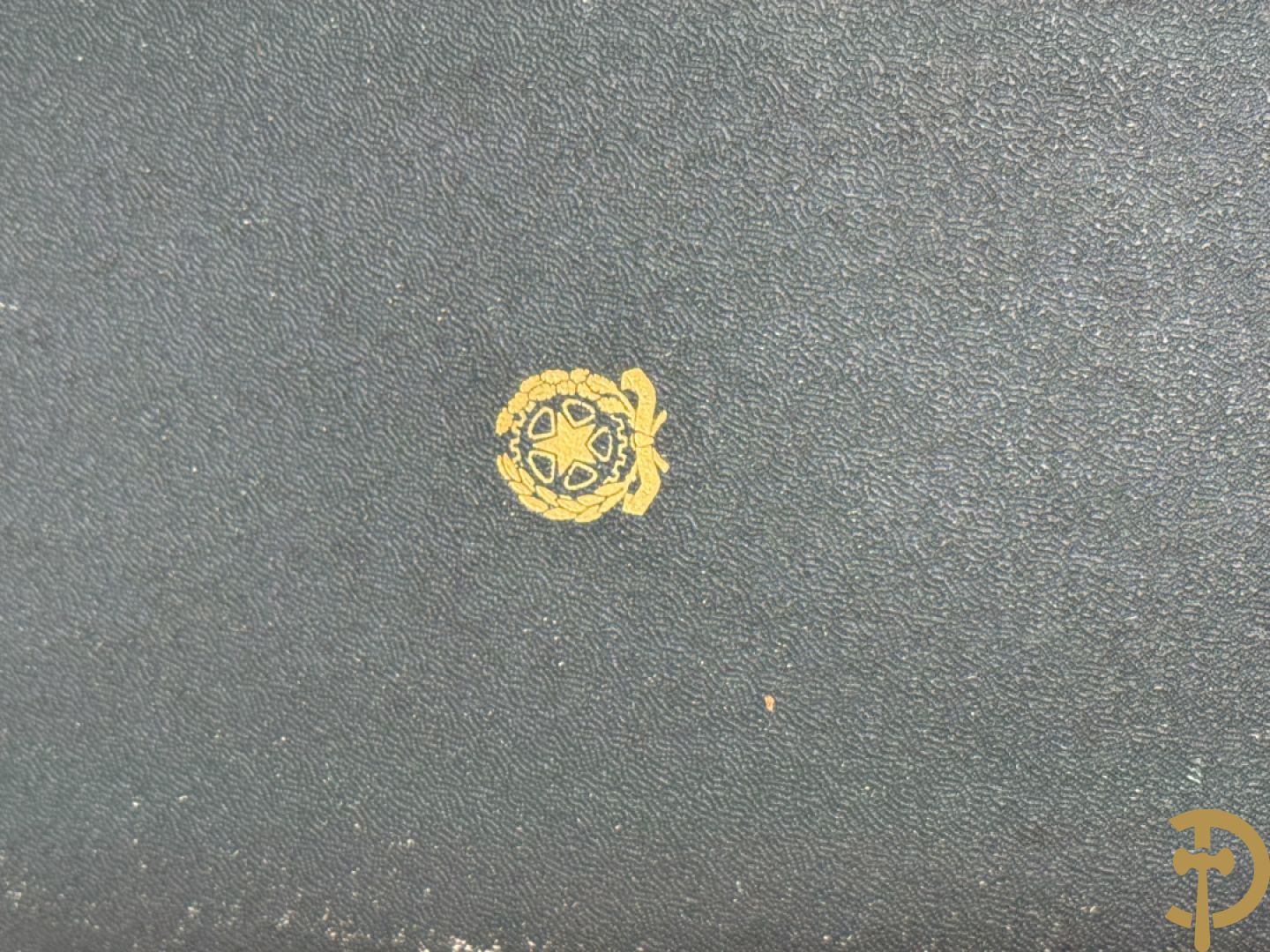 Schrijn met borstster, 2 kleine eretekens en ereteken met lint - Ordine al Merito della repubblica Italiana