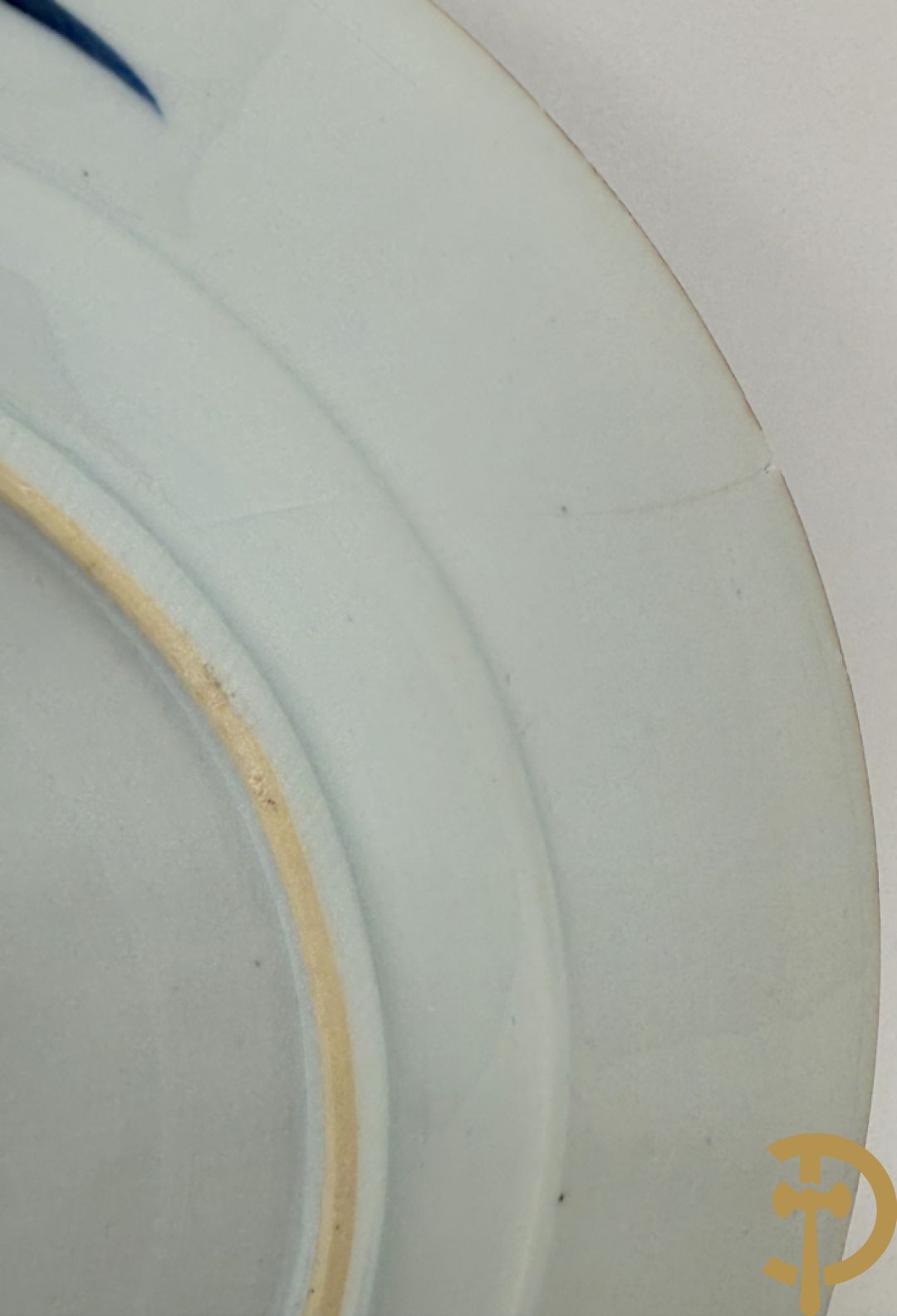 Acht Chinese porseleinen blauw/wit bordjes met bloemendecor, Kangxi