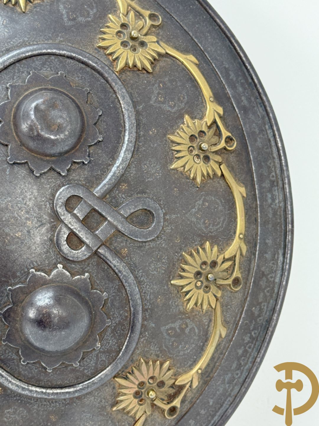 Bewerkt ijzeren Indo-Perzisch Dhal-Separ schild, 19e