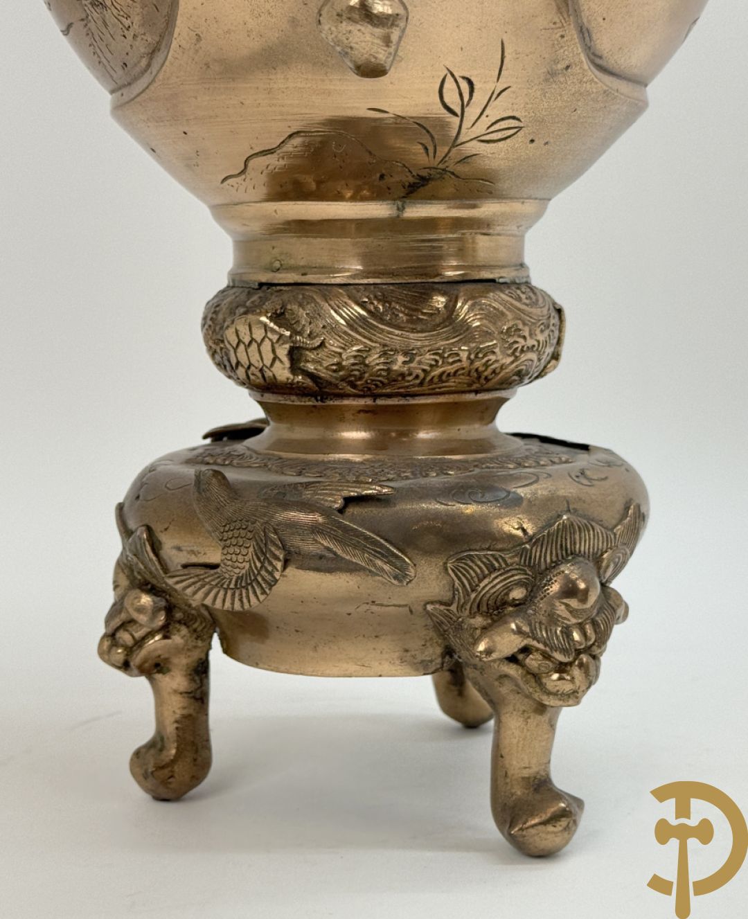 Vergulde bronzen Japanse brule parfum met vogelmotieven en bovenaan met slang bezet