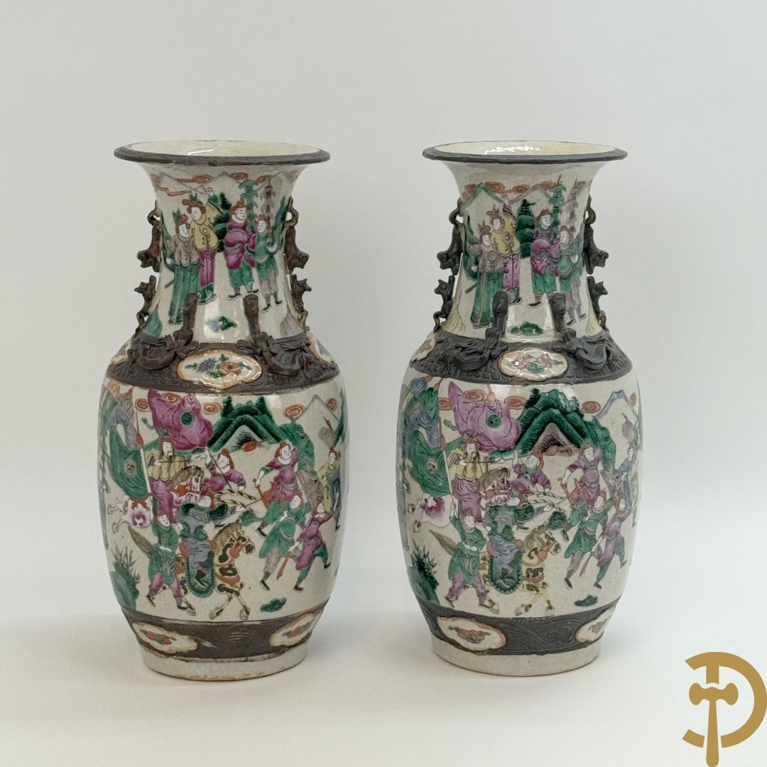 Twee Nankinvazen met geanimeerd krijgerdecor