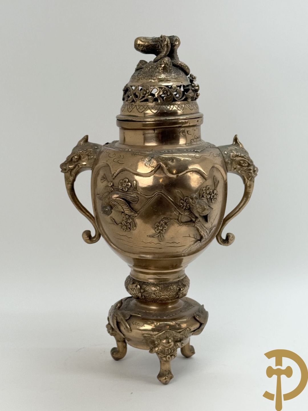 Vergulde bronzen Japanse brule parfum met vogelmotieven en bovenaan met slang bezet