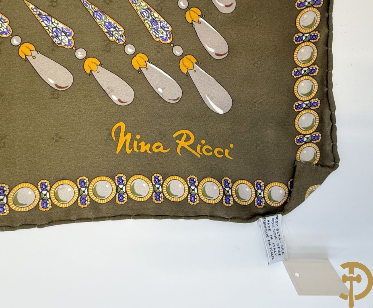 Vier foulards Nina Ricci (nooit gedragen komt uit winkel restant)