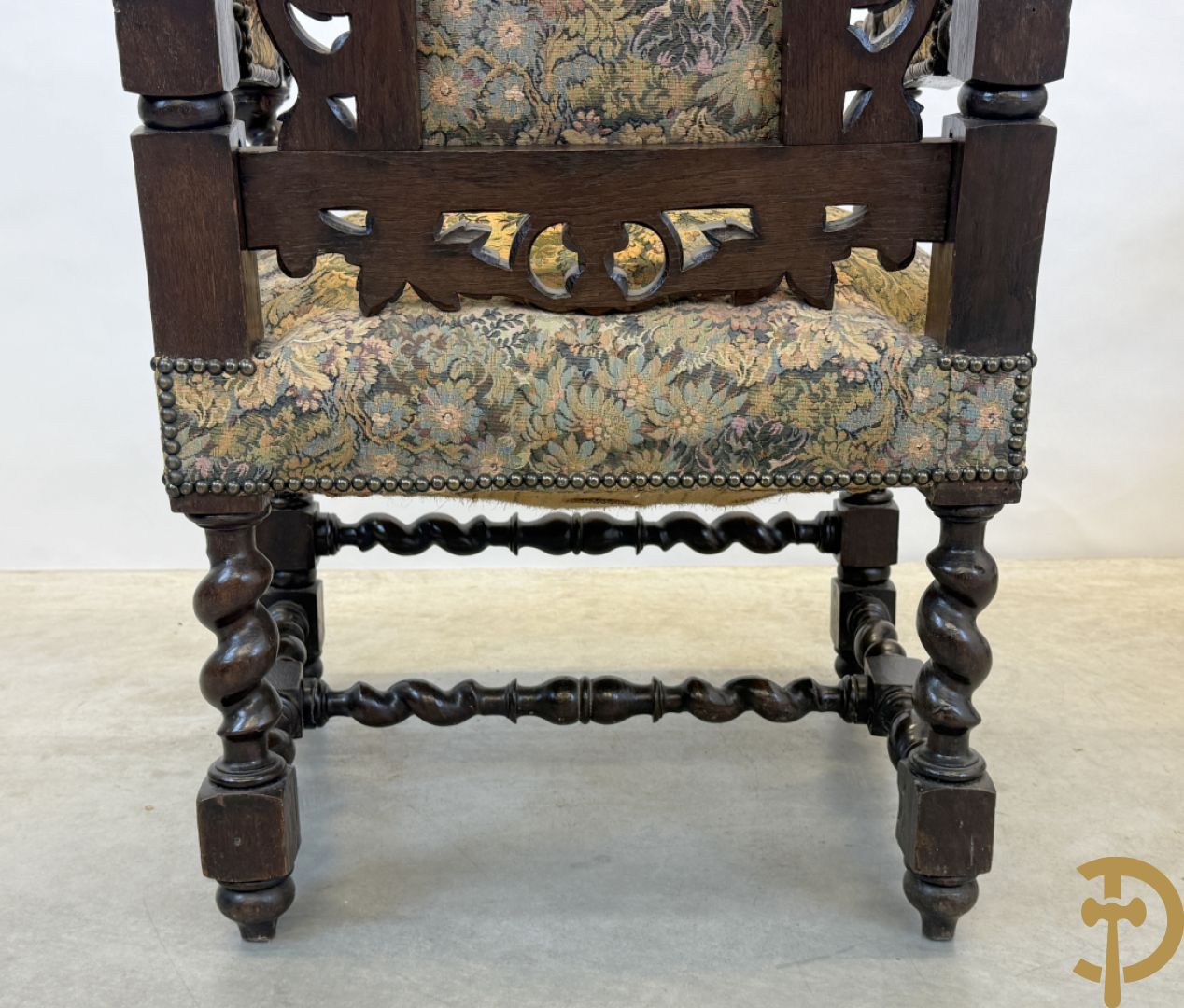 Paar massief eiken jacht armzetels met sculptuur van bladranken en vogelmotieven