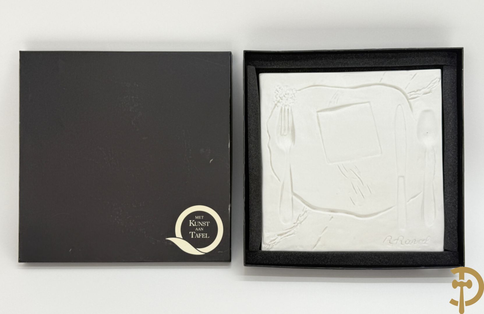 RAVEEL R. getekend - Porseleinen vierkante plakkette mes, vork, lepel