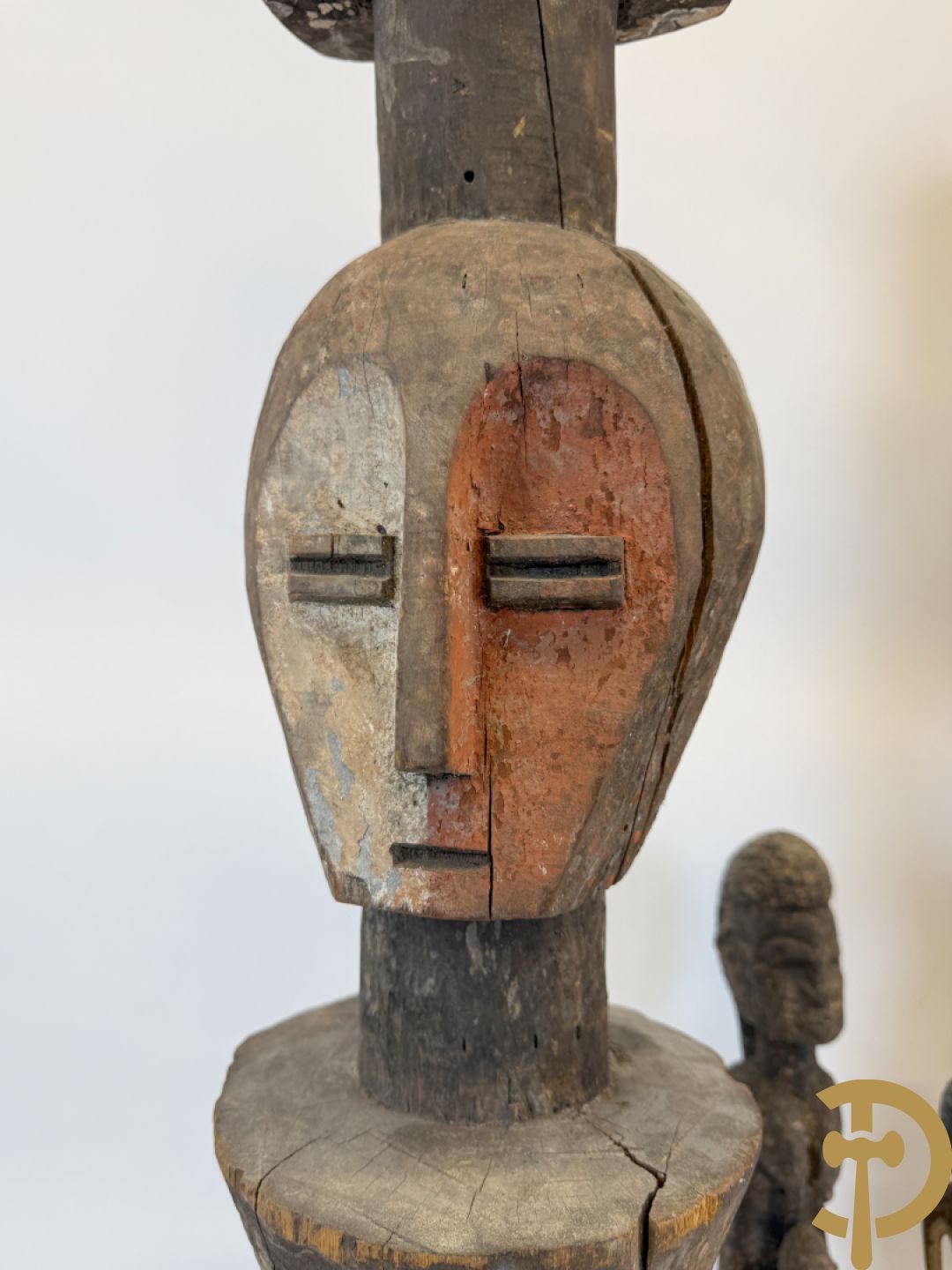Afrikaanse sculpturen en maskers w.o. Sangye, Dogon, Lega