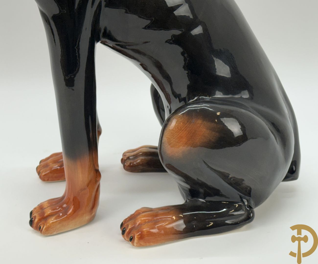 Dobberman in meerkleurige Italiaanse faience