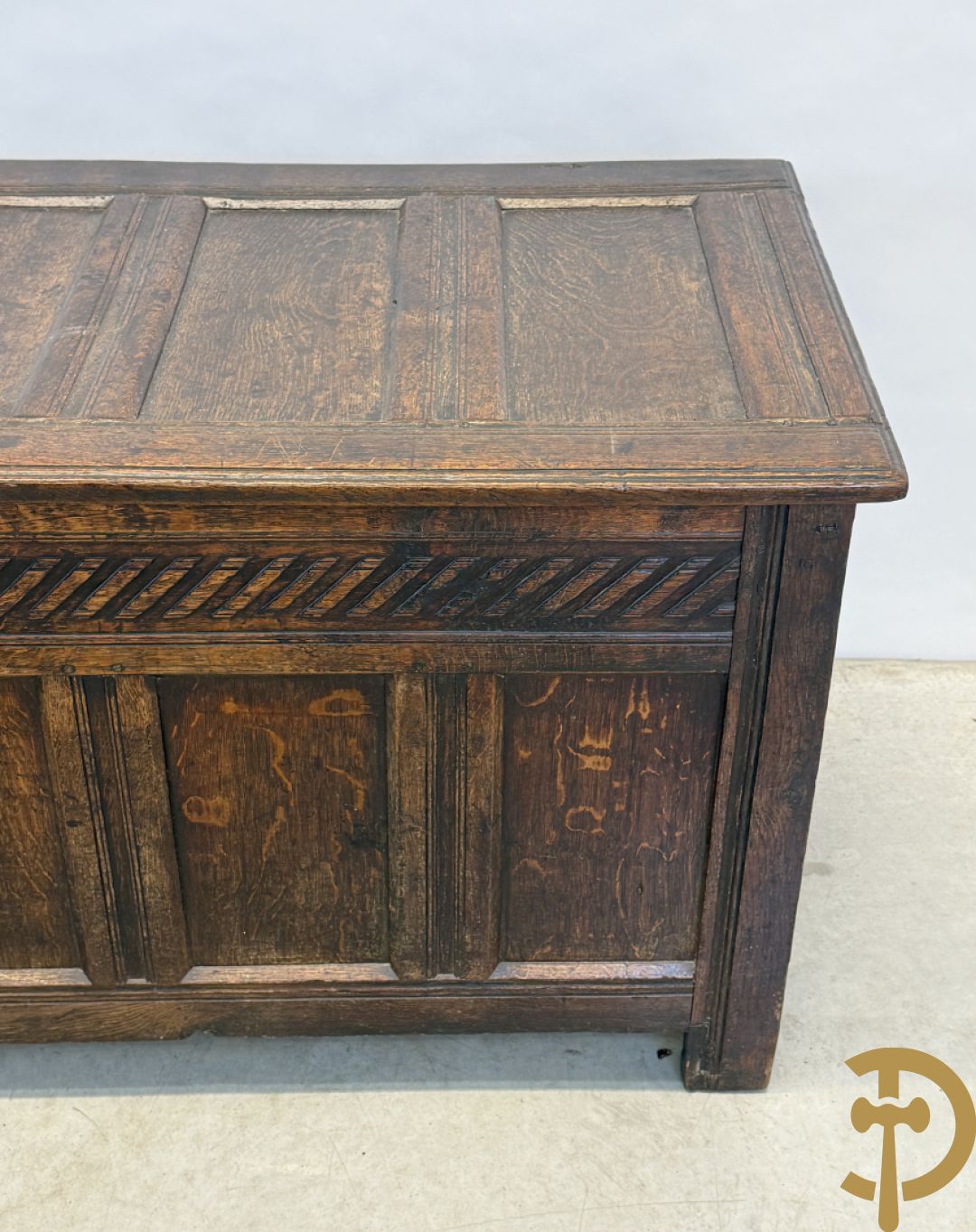 Massief eiken Engelse panelenkoffer, 18e