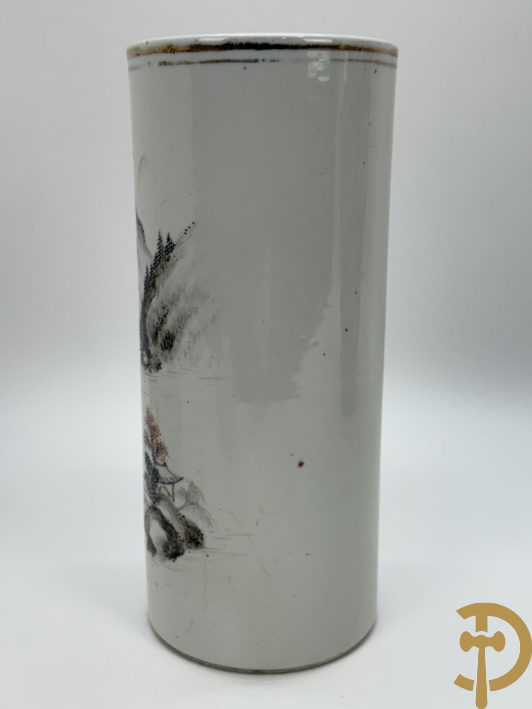 Chinees porseleinen vaasje met wijsgerendecor + Chinese porseleinen rolvaas met decor van ezel in berglandschap