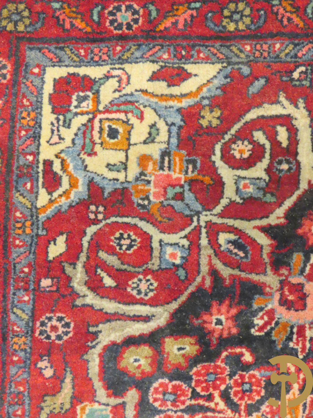 Oosters handgeknoopt tapijt Bidjar met centraal medaillon en bloemendecor