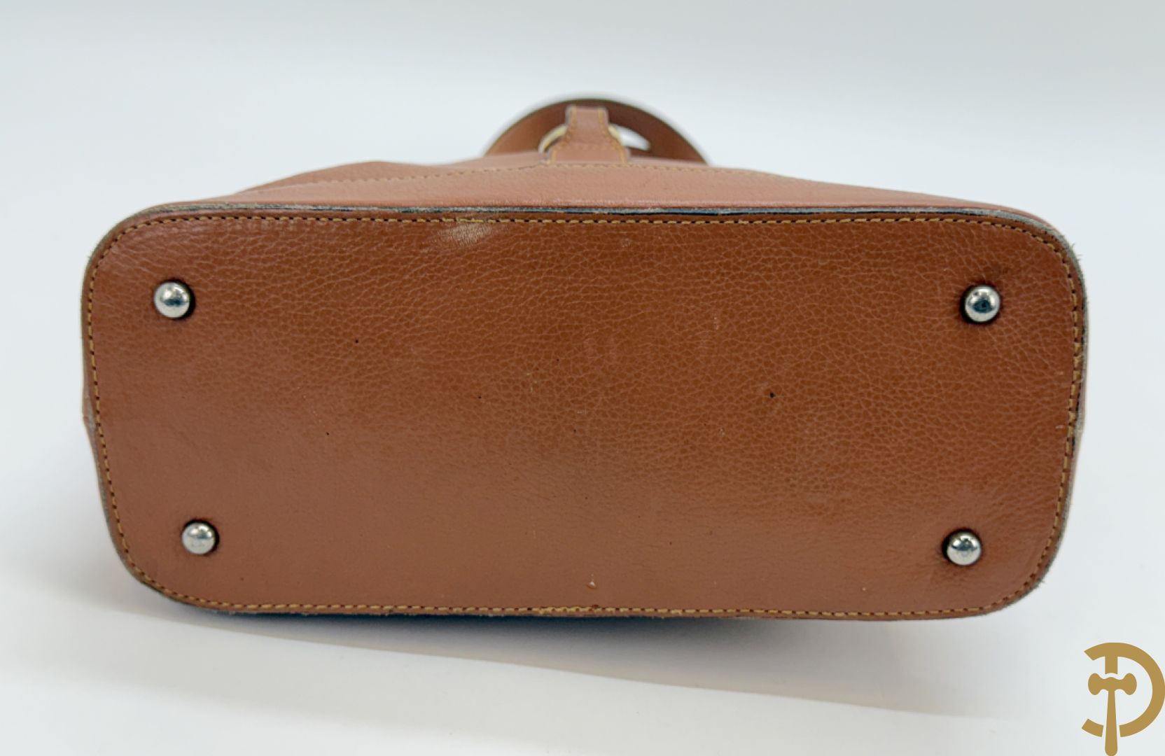 Schoudertas Delvaux met koperen boekel, model Trotteur