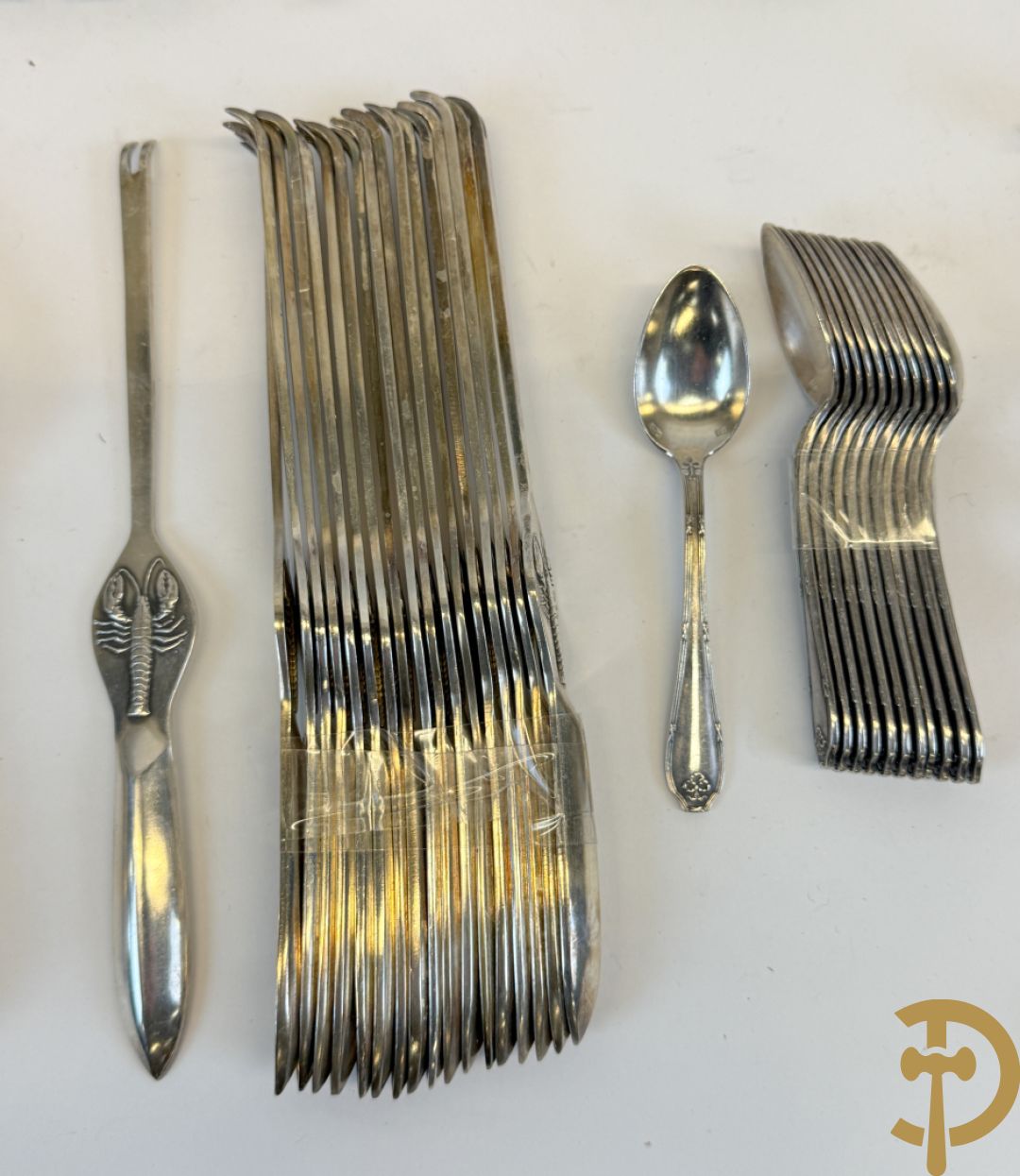 Verzilverd bestek Wiskemann met Louis XVI motieven+ verzilverde groentenkom Wiskemann