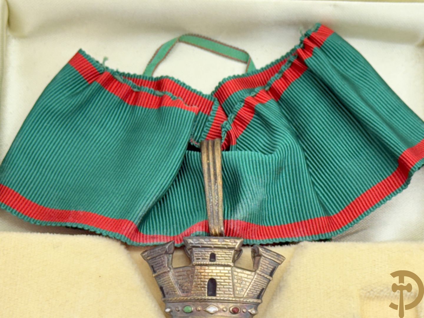 Schrijn met borstster, 2 kleine eretekens en ereteken met lint - Ordine al Merito della repubblica Italiana