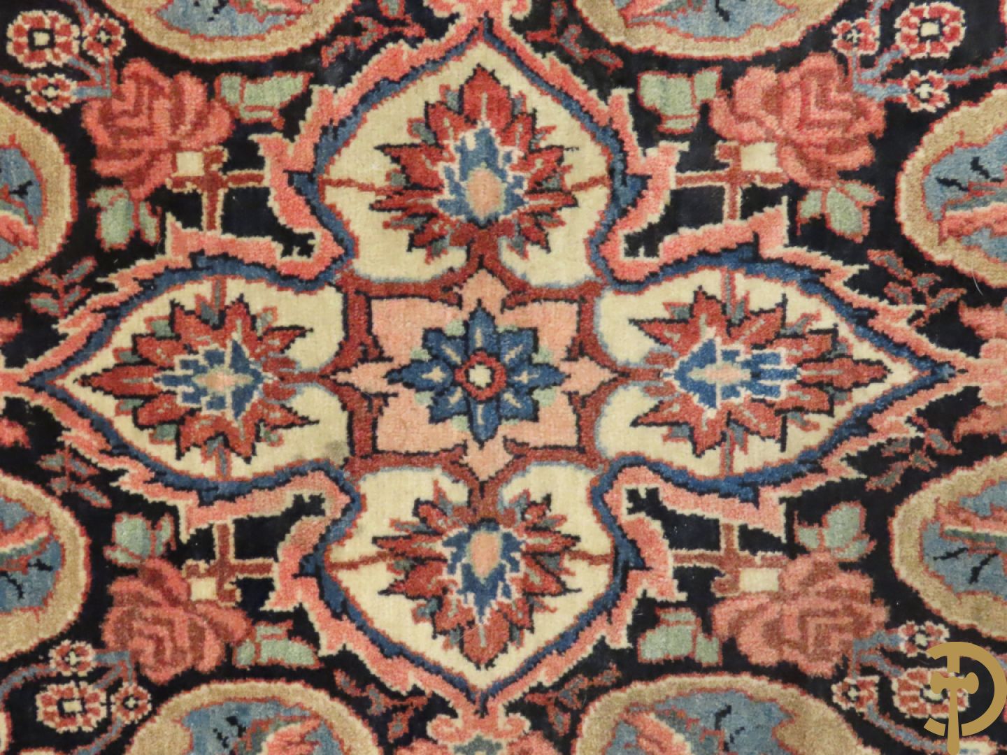 Oosters handgeknoopt tapijt