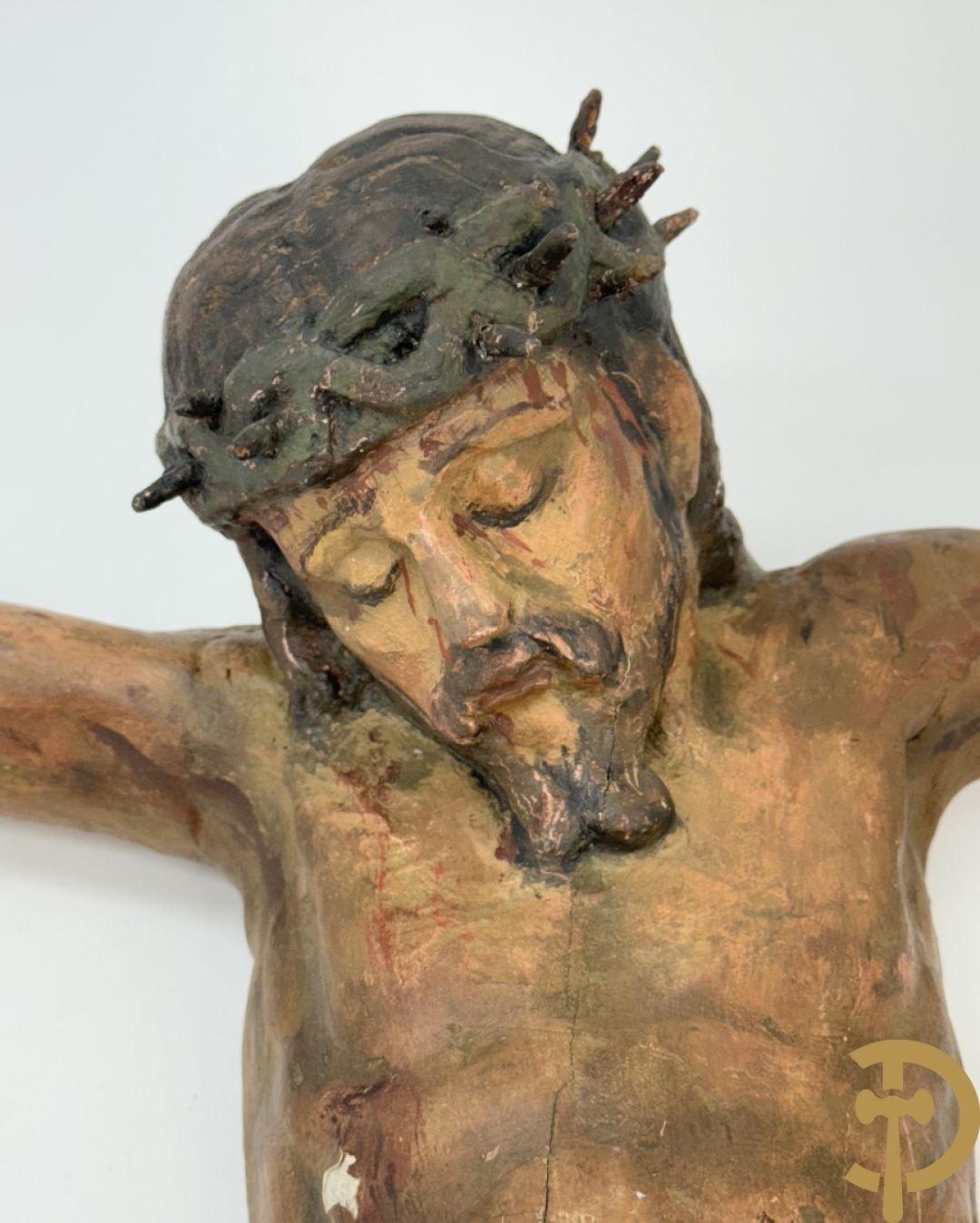 Twee houtgesculpteerde en gepolychromeerde corpussen