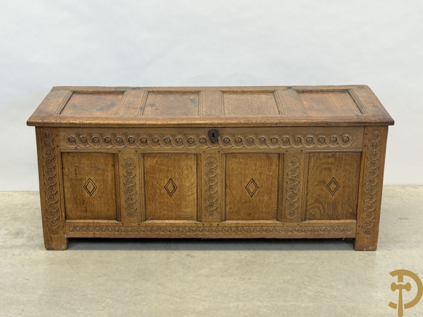 Massief eiken Engelse gesculpteerde panelenkoffer