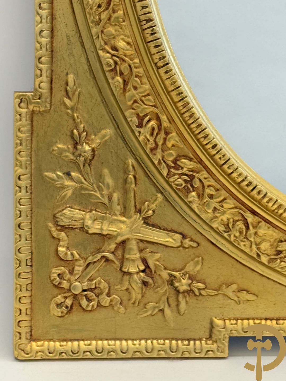 Ovale spiegel met cupido