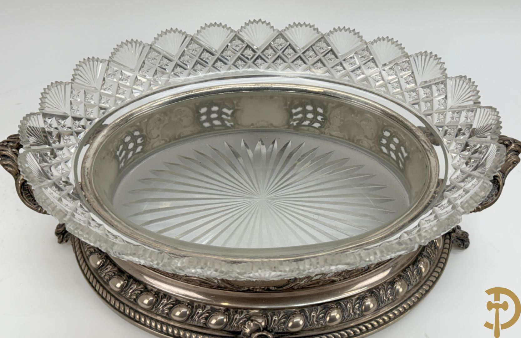 Massief zilveren ovale milieu de table met kristallen coupe