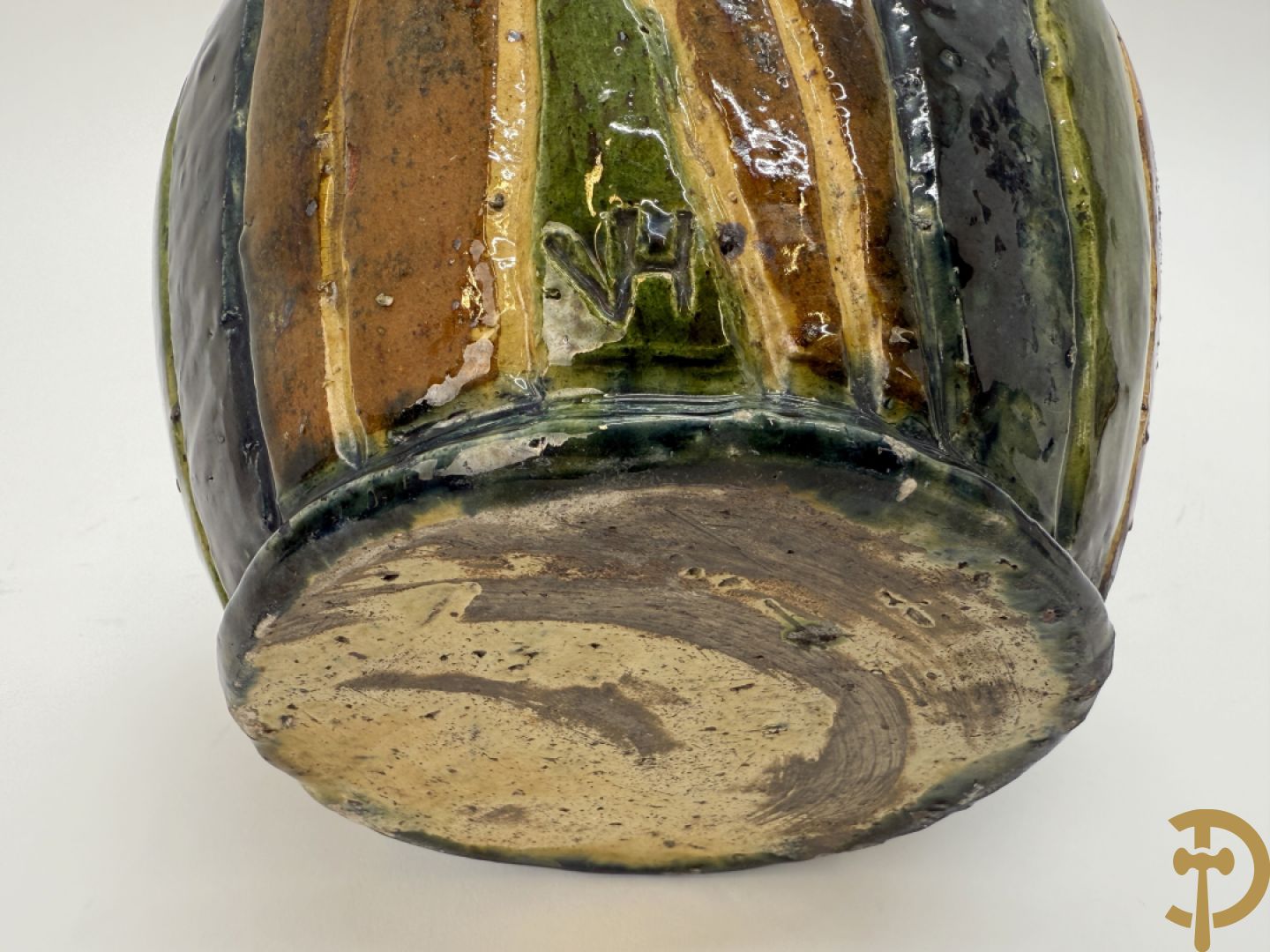 Drie Vlaams aardwerken vazen + Vlaams aardewerken tabakspot - VH gemonogrammeerd (Van Humskerk H.)