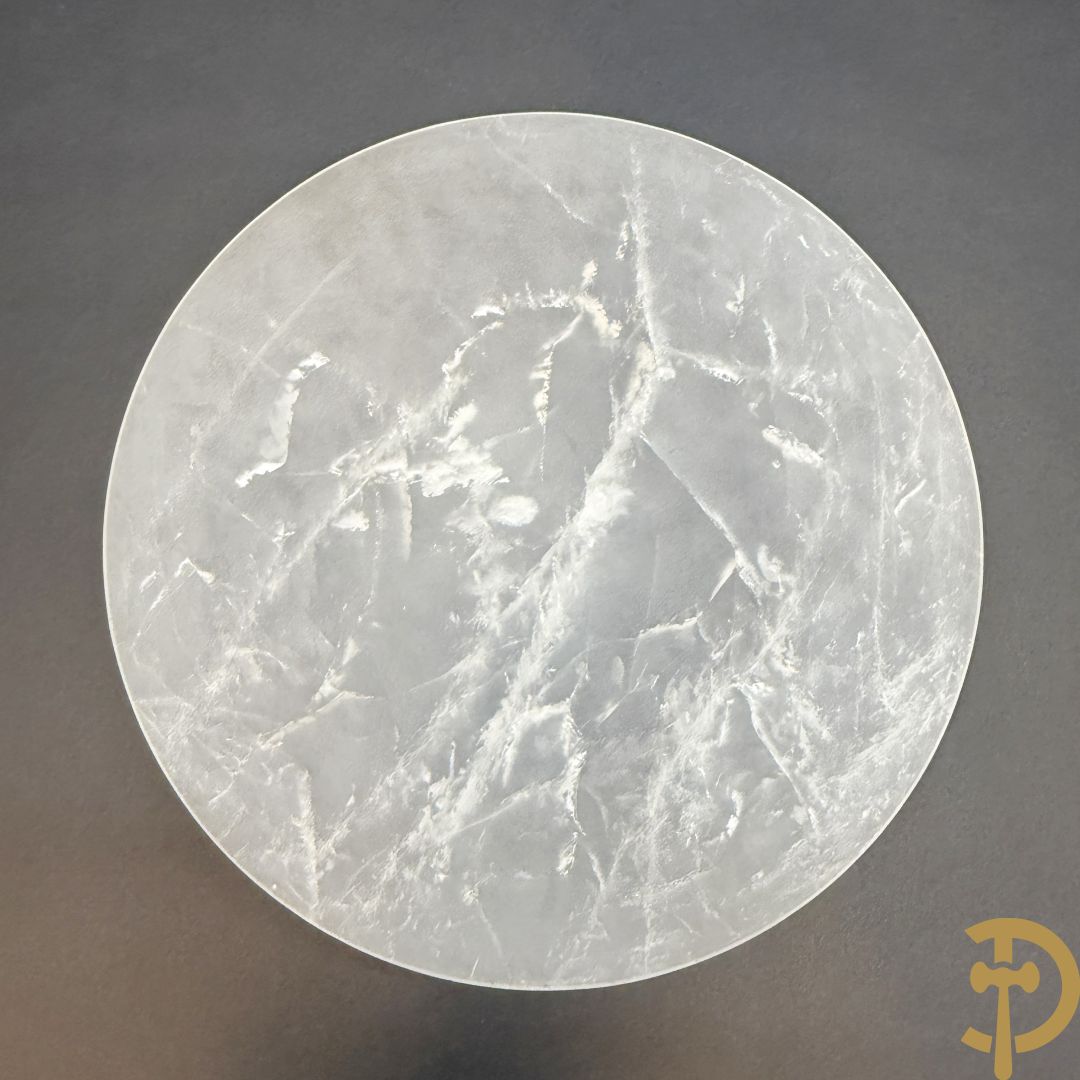 Wolf Helmut (getekend onderaan) Gepolierde schaal/bowl van wit geaderd bergkristal met rechte rand onder getekend WOLF H. (Steinbildhauer, Edelsteingestalter, aus Kirschweiler, Idar-Oberstein),