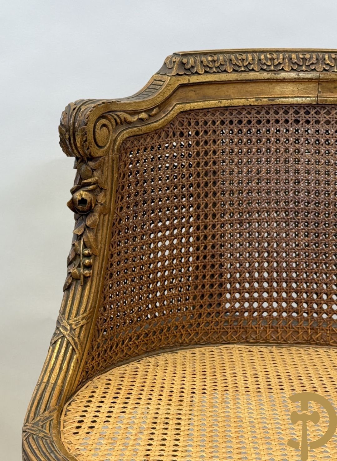 Paar bijzetzetels Louis XVI stijl met bloemenmotieven op voluutvormige poten, dubbel gecanneerd