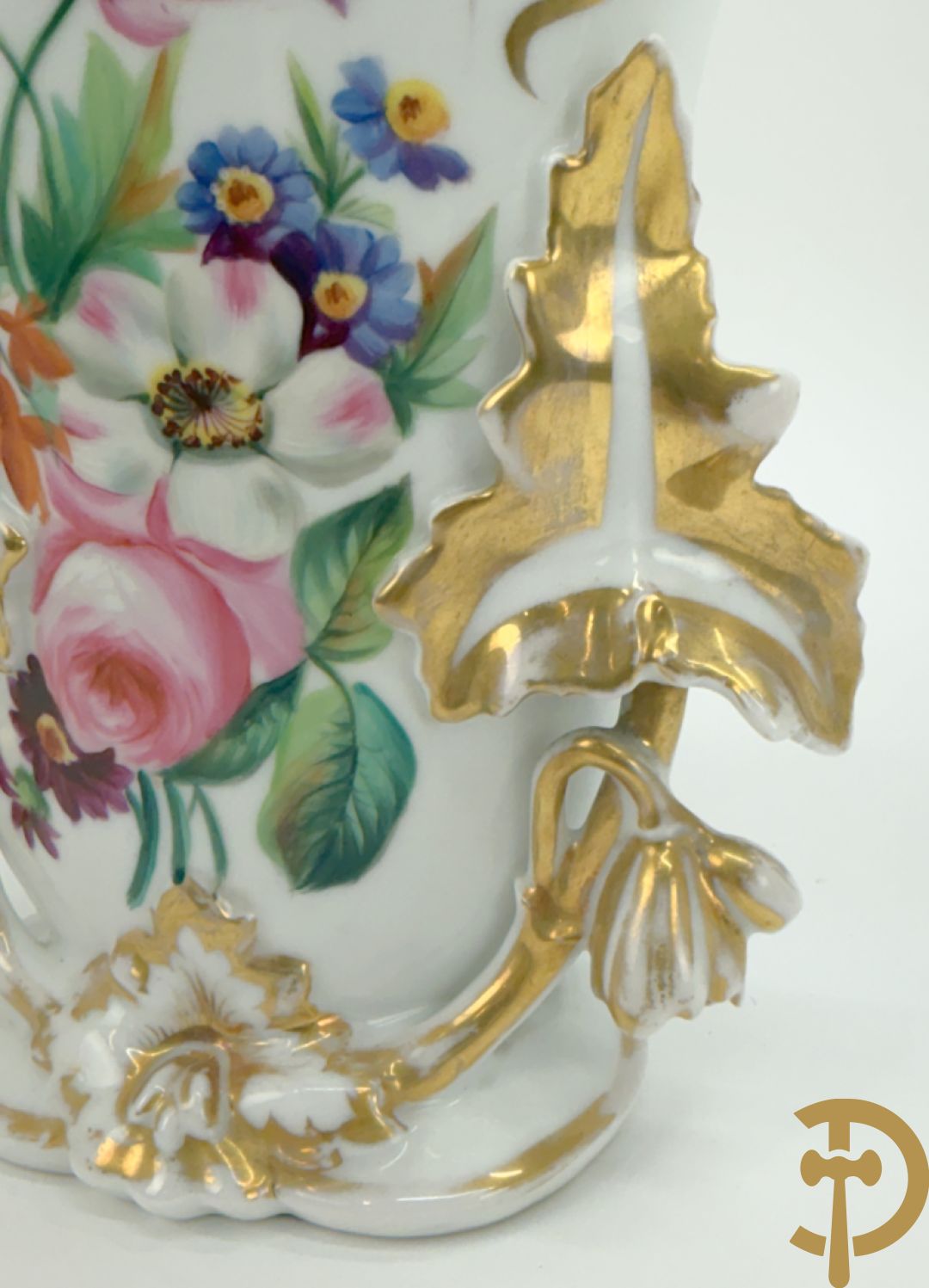 Paar porseleinen Vieux Paris vazen met bloementaferelen