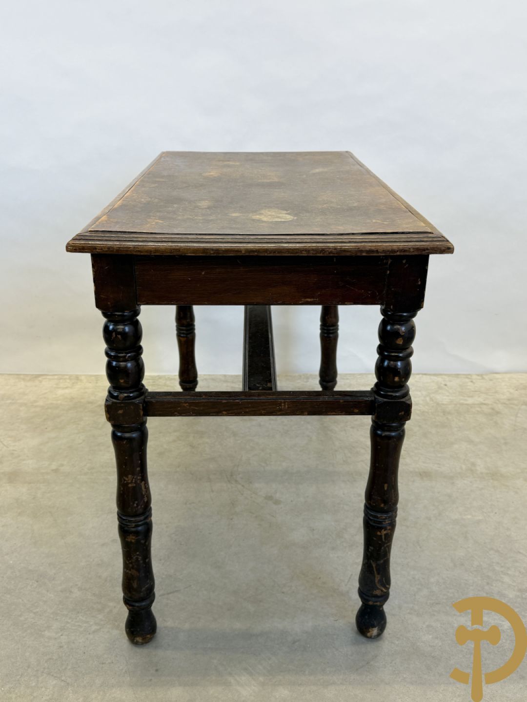 Drie antieke cafétafeltjes waarvan 2 met zijdelingse openklapbare flap