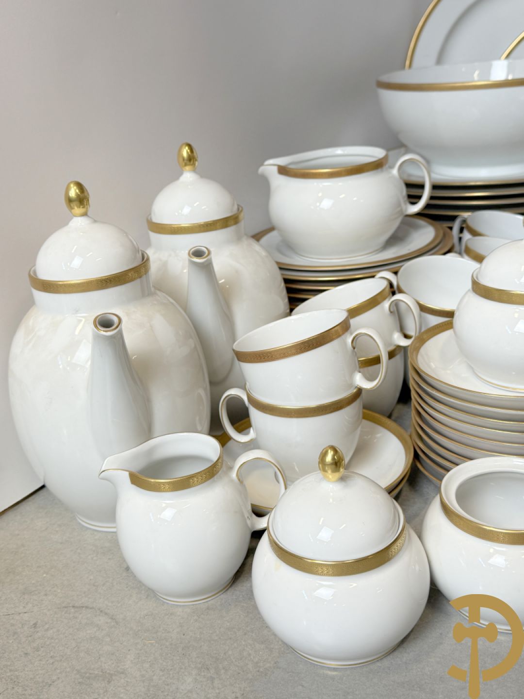 Wit porseleinen servies met vergulde rand, Eschenbach Germany + porseleinen servies met blauwe rand, Winterling Kirchenlamitz Bavaria