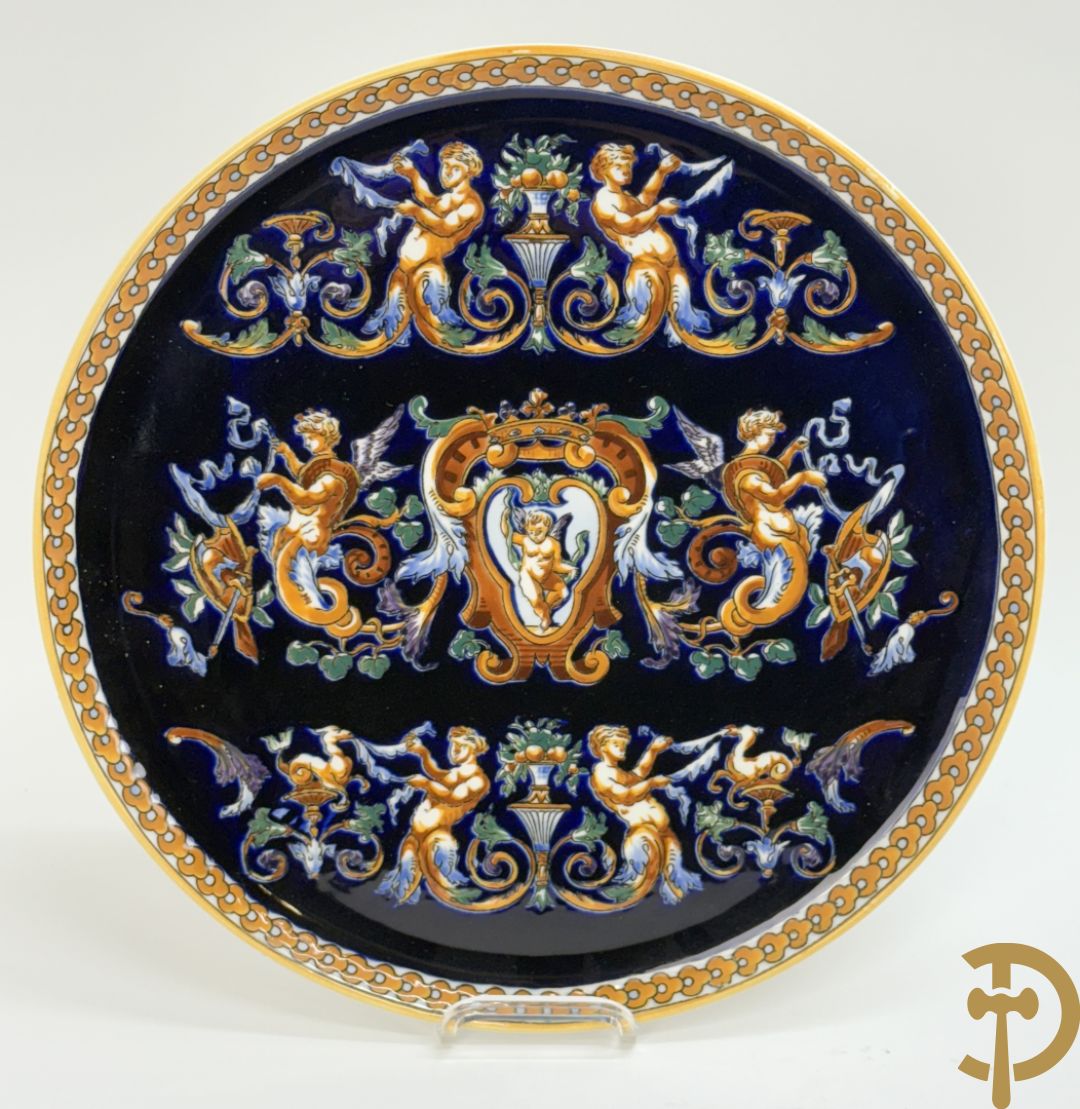 Gien schaal, 2 borden, coupe en 2 vazen met cupidodecor, decor 54