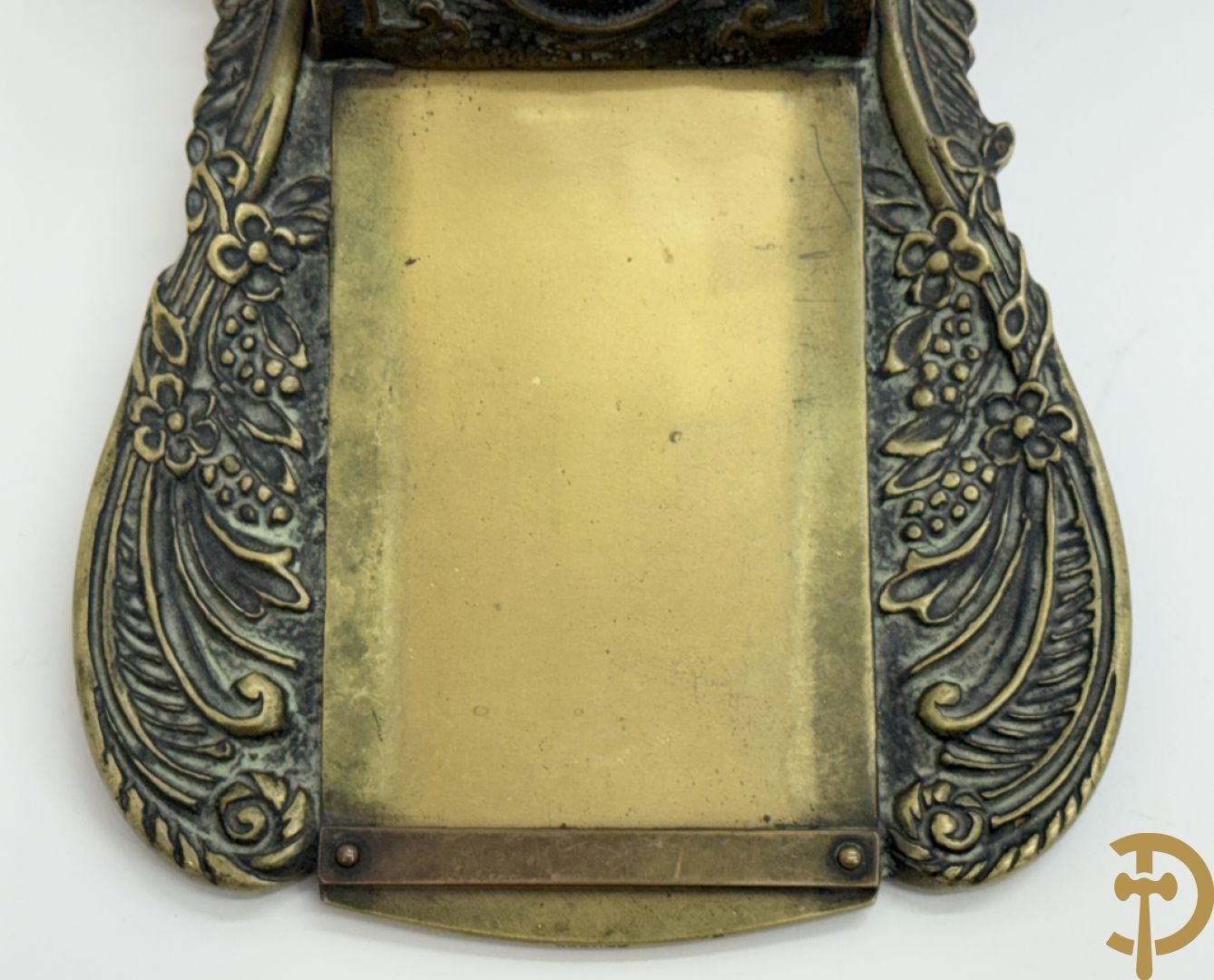 LE VERRIER M. getekend - Bronzen bureau ornament van Maison Leroi met blazoen van Franse lelies