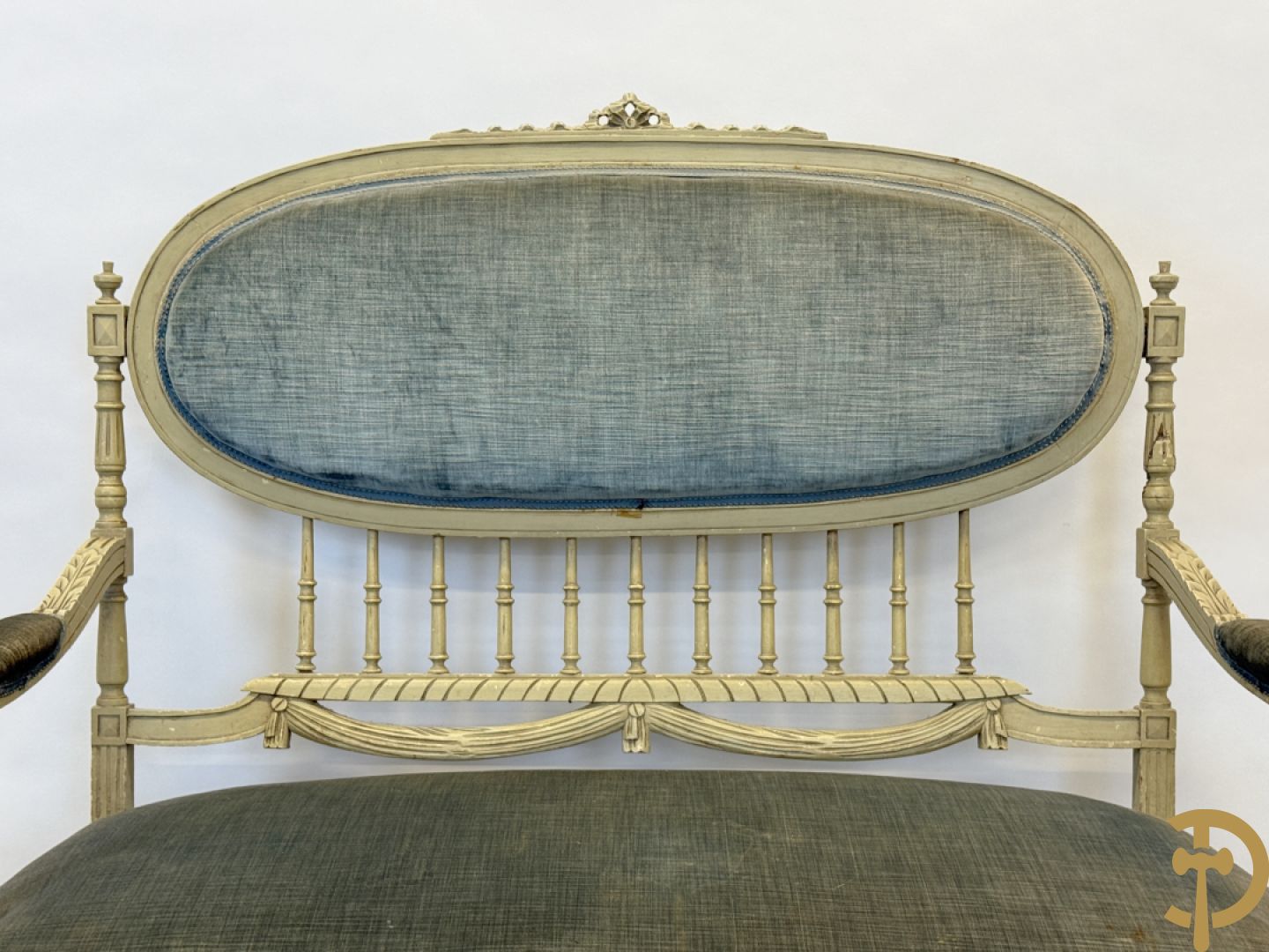 Louis XVI salonensemble bestaande uit canapé, 2 armzetels, 2 stoelen en salontafel