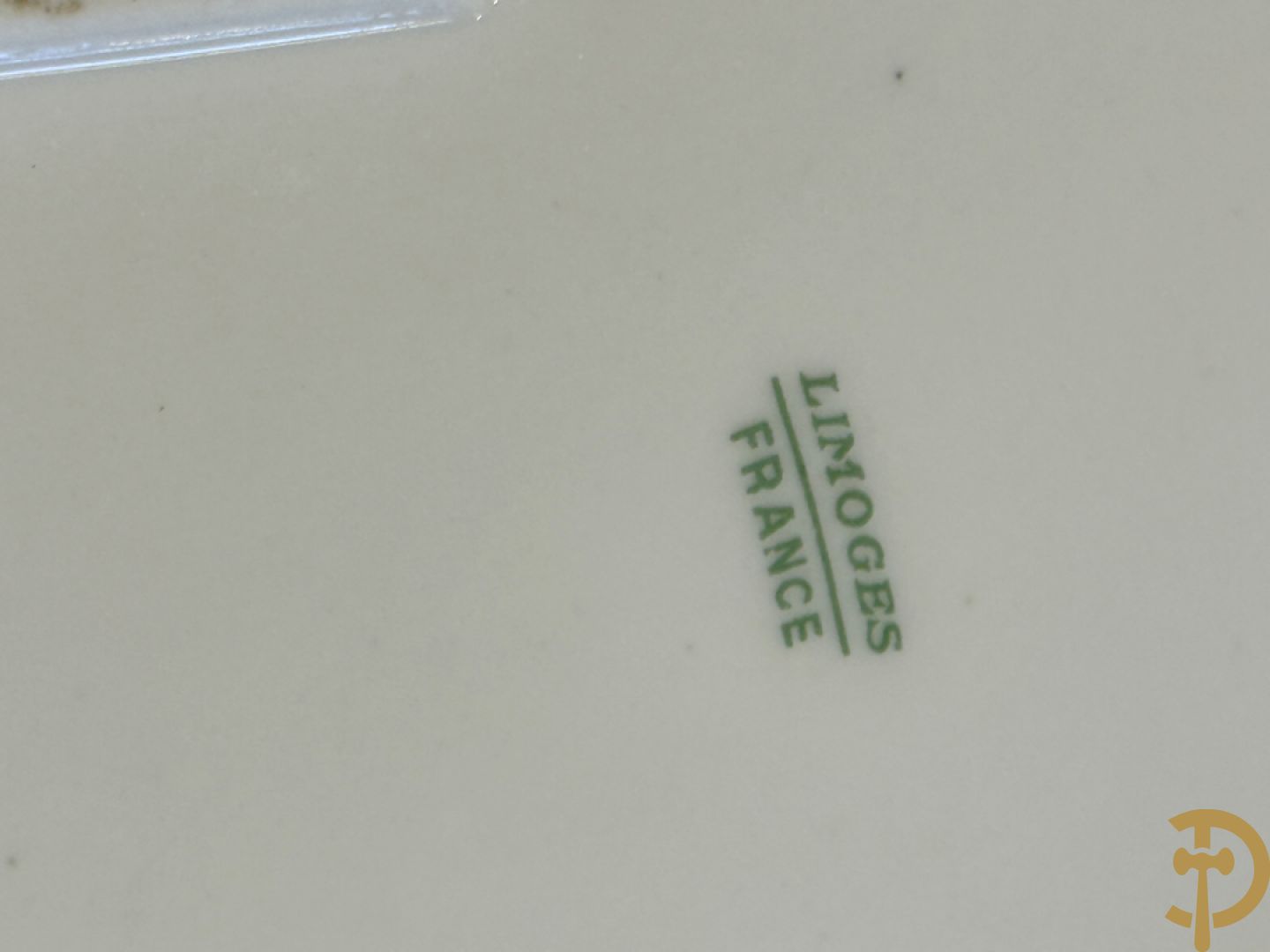 Uitgebreid zeer decoratief porseleinen eet- en koffieservies met bloemendecor, Limoges France