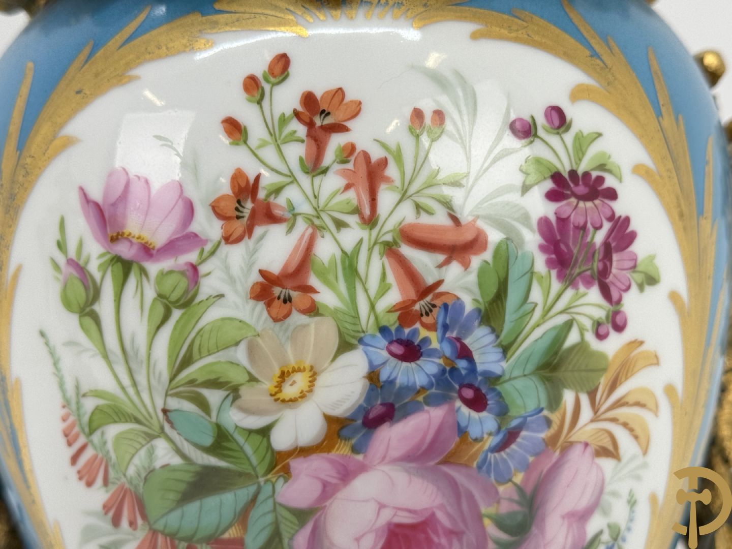 Driedelige bronzen Franse garnituur bezet met cupido