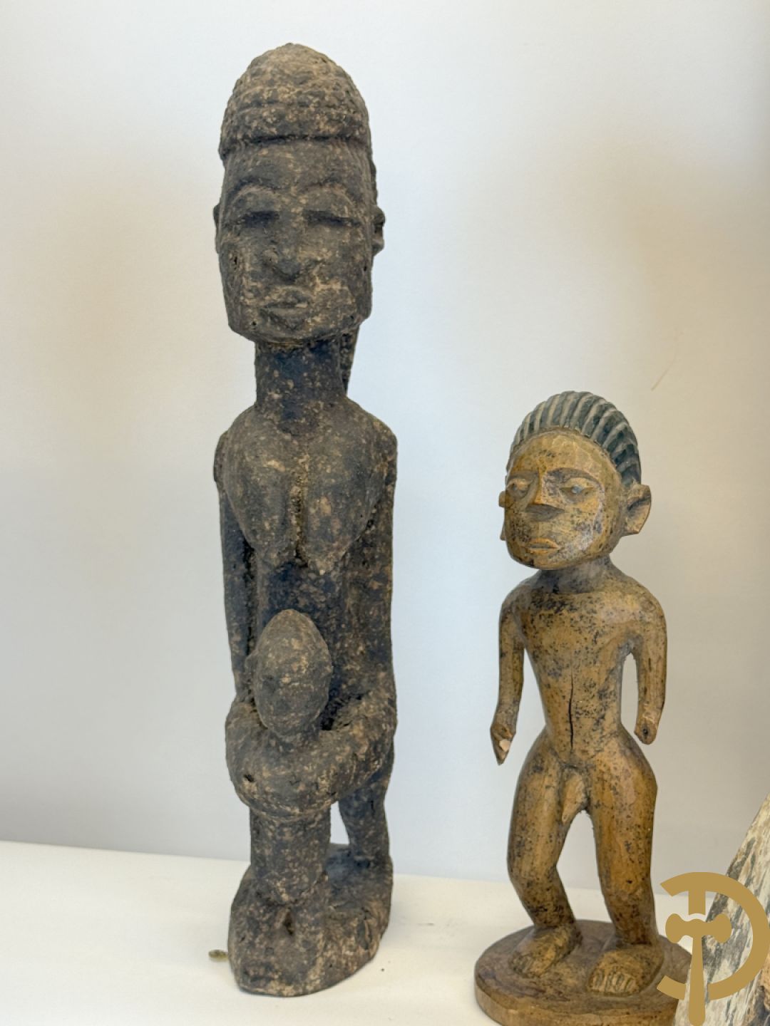 Afrikaanse sculpturen en maskers w.o. Sangye, Dogon, Lega