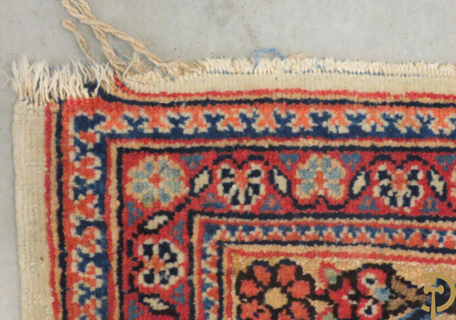 Oosters handgeknoopt tapijt Tabriz met amfoor, bloemen en levensboom