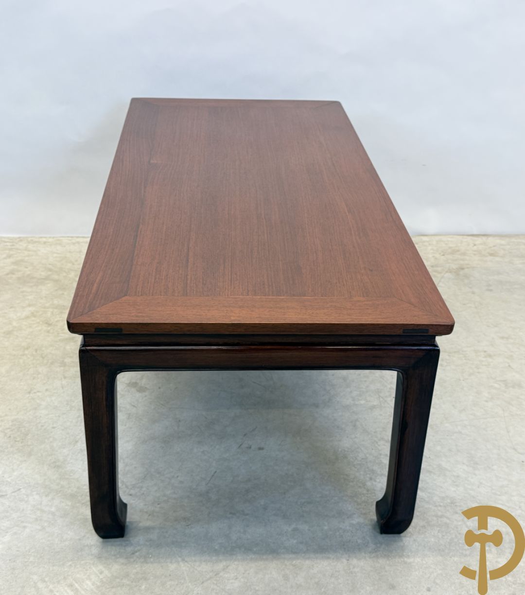 Twee hardhouten Chinese bijzettafels + salontafel