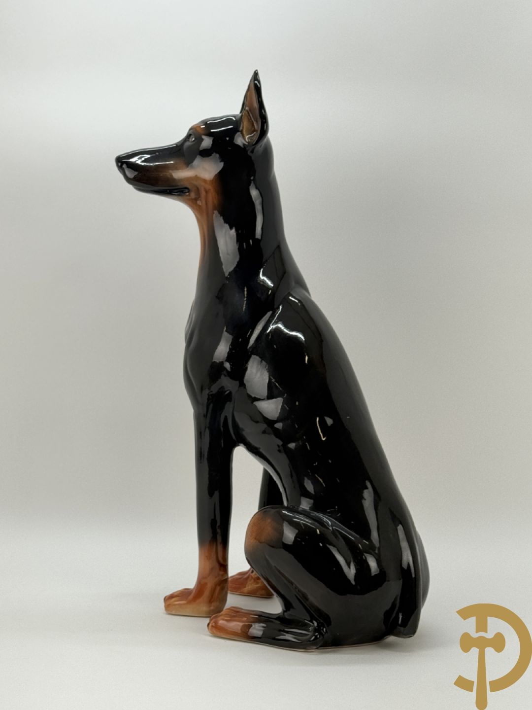 Dobberman in meerkleurige Italiaanse faience