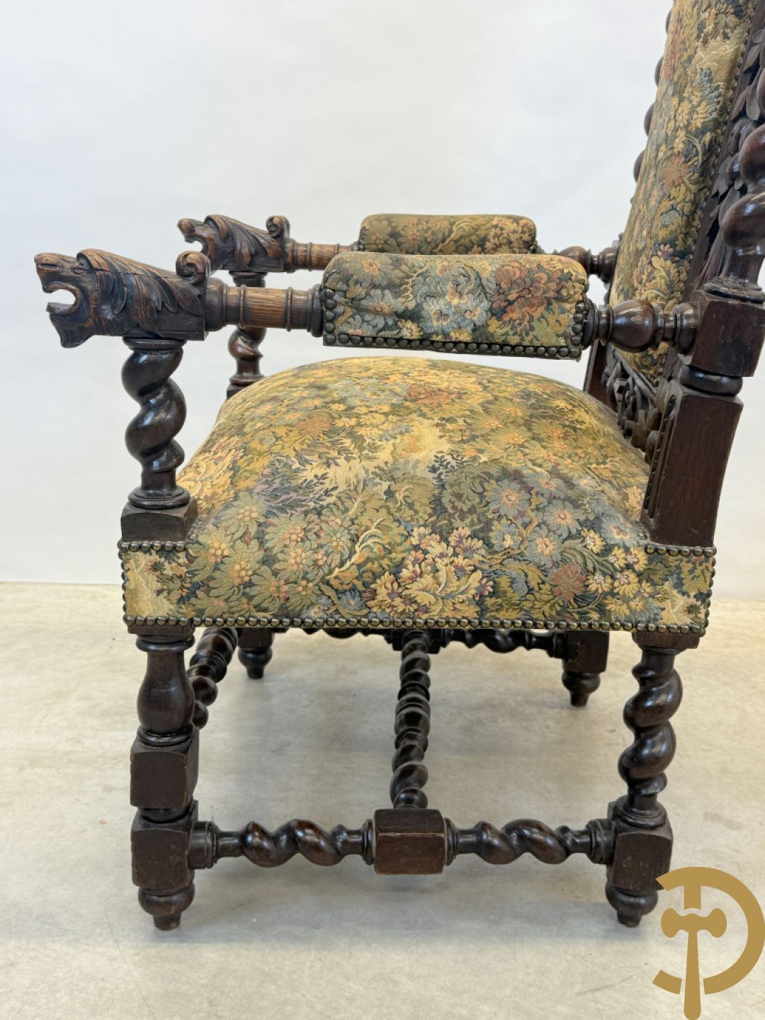 Paar massief eiken jacht armzetels met sculptuur van bladranken en vogelmotieven