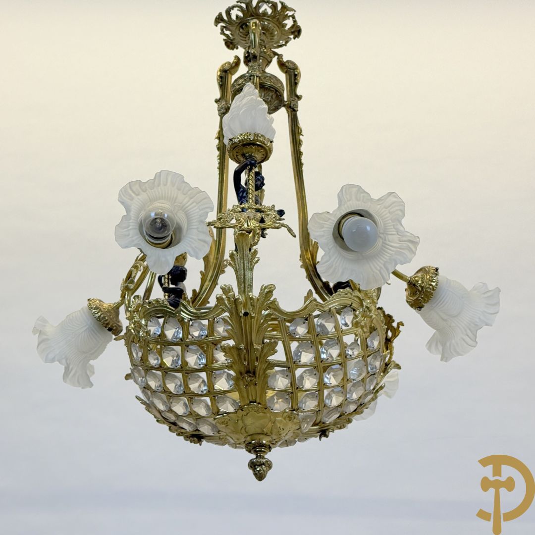 Vuurvergulde bronzen Franse luchter met zes lichtpunten en bezet met diamantvormige kristallen