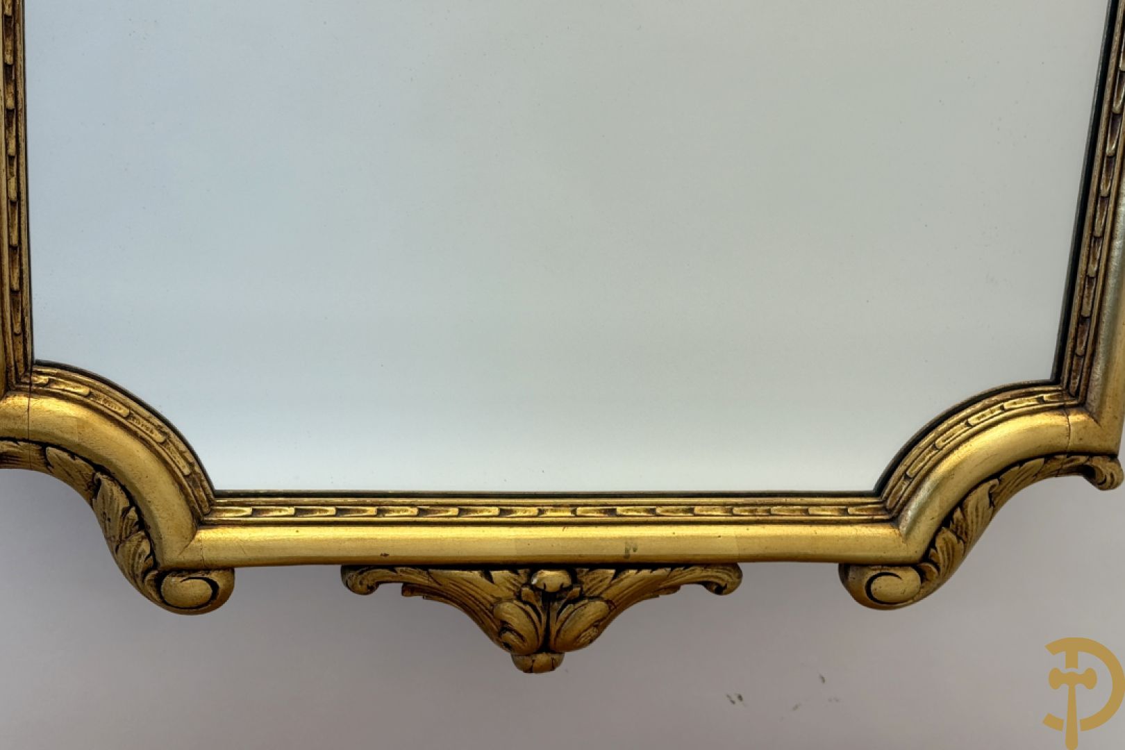 Vergulde spiegel met rocailles + console Louis XV stijl