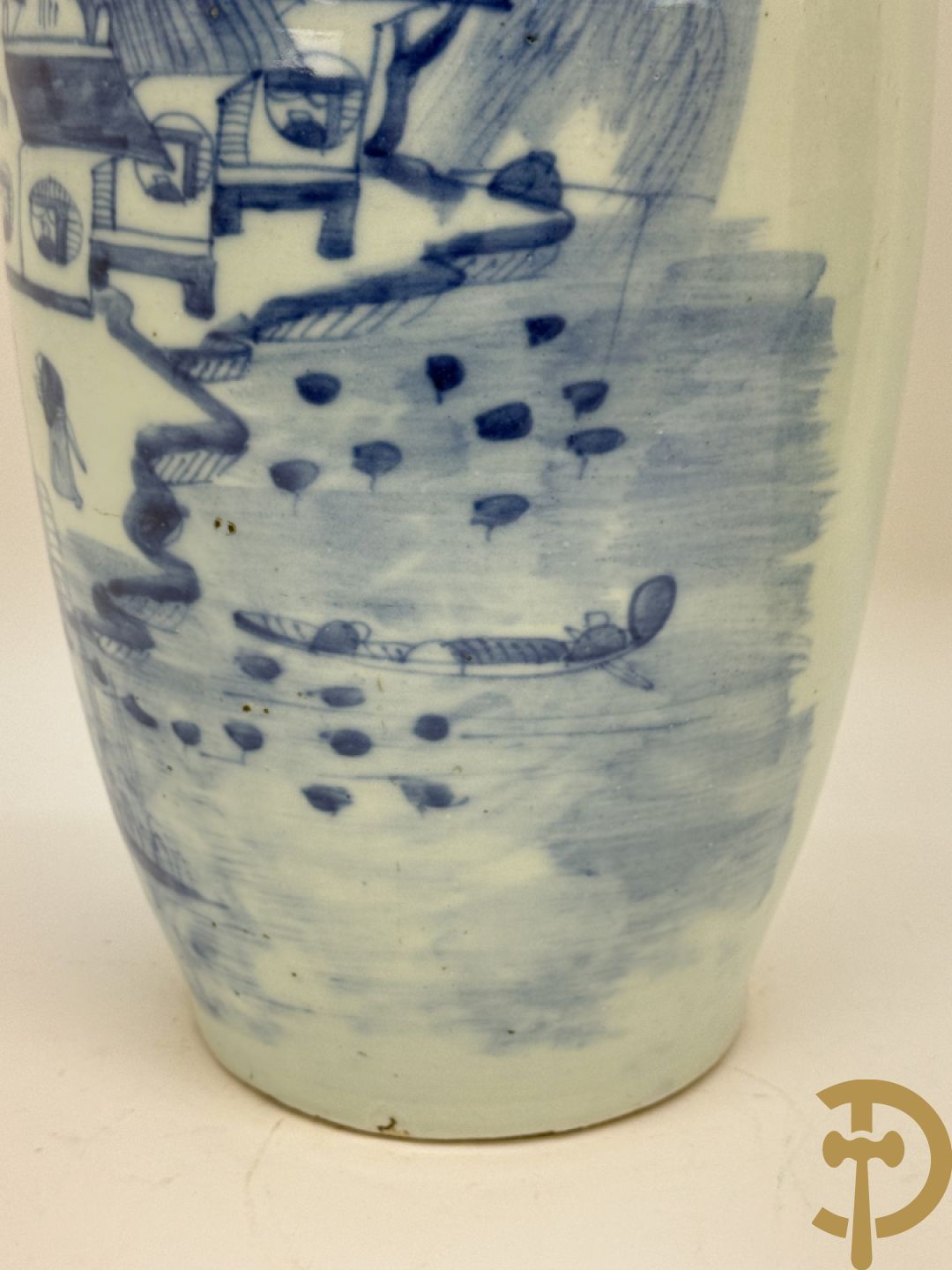 Paar Chinese blauw/wit vazen met geanimeerd huizendecor