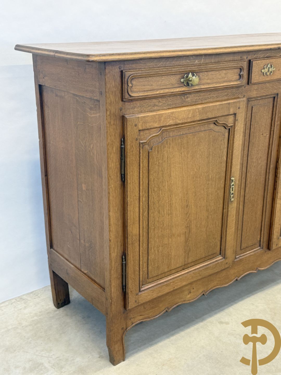 Vlaamse eiken tweedeursdresse met 3 lades en afgestoken panelen