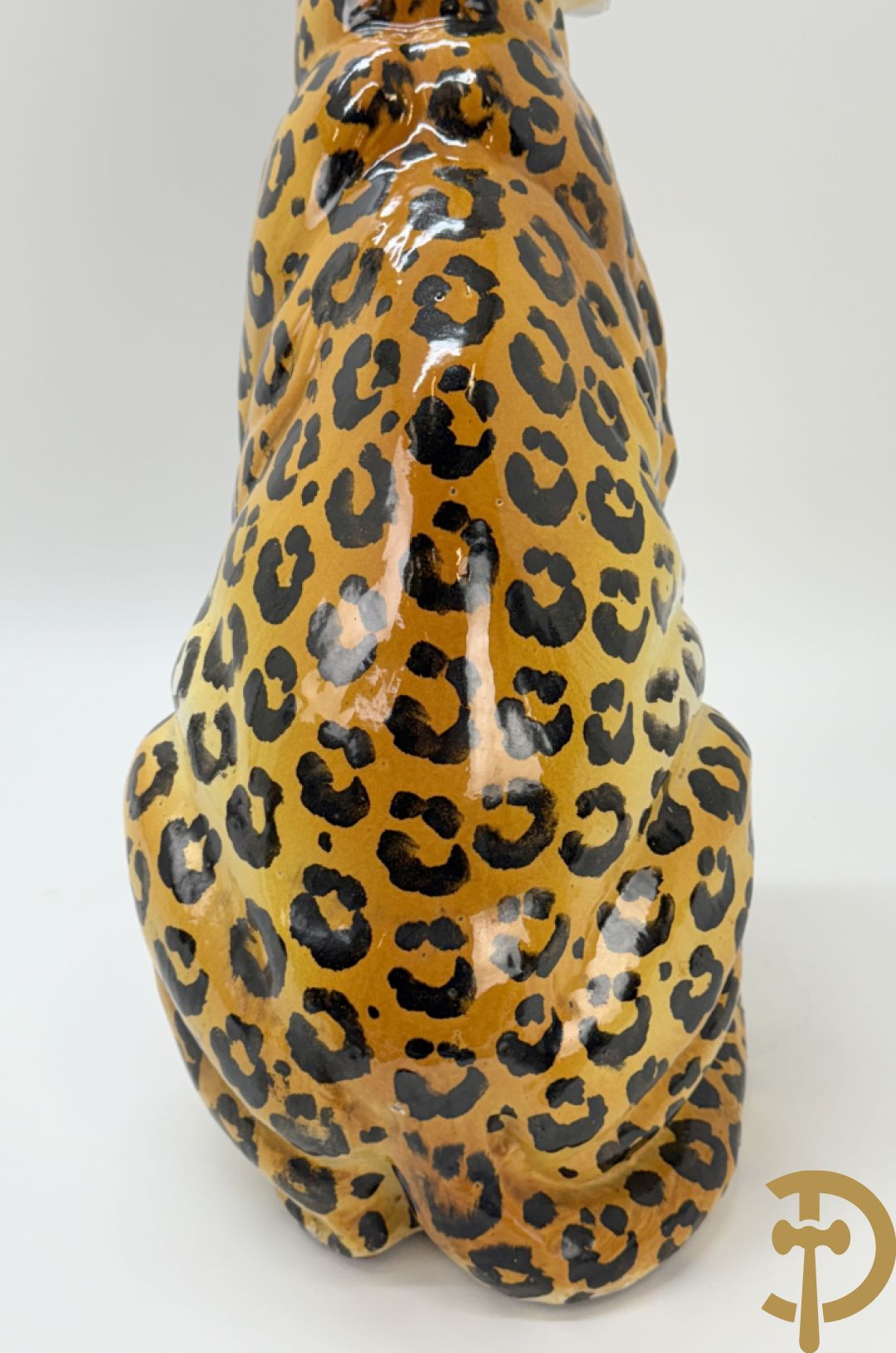 Vintage luipaard in meerkleurig geglazuurde faience met opengesperde bek