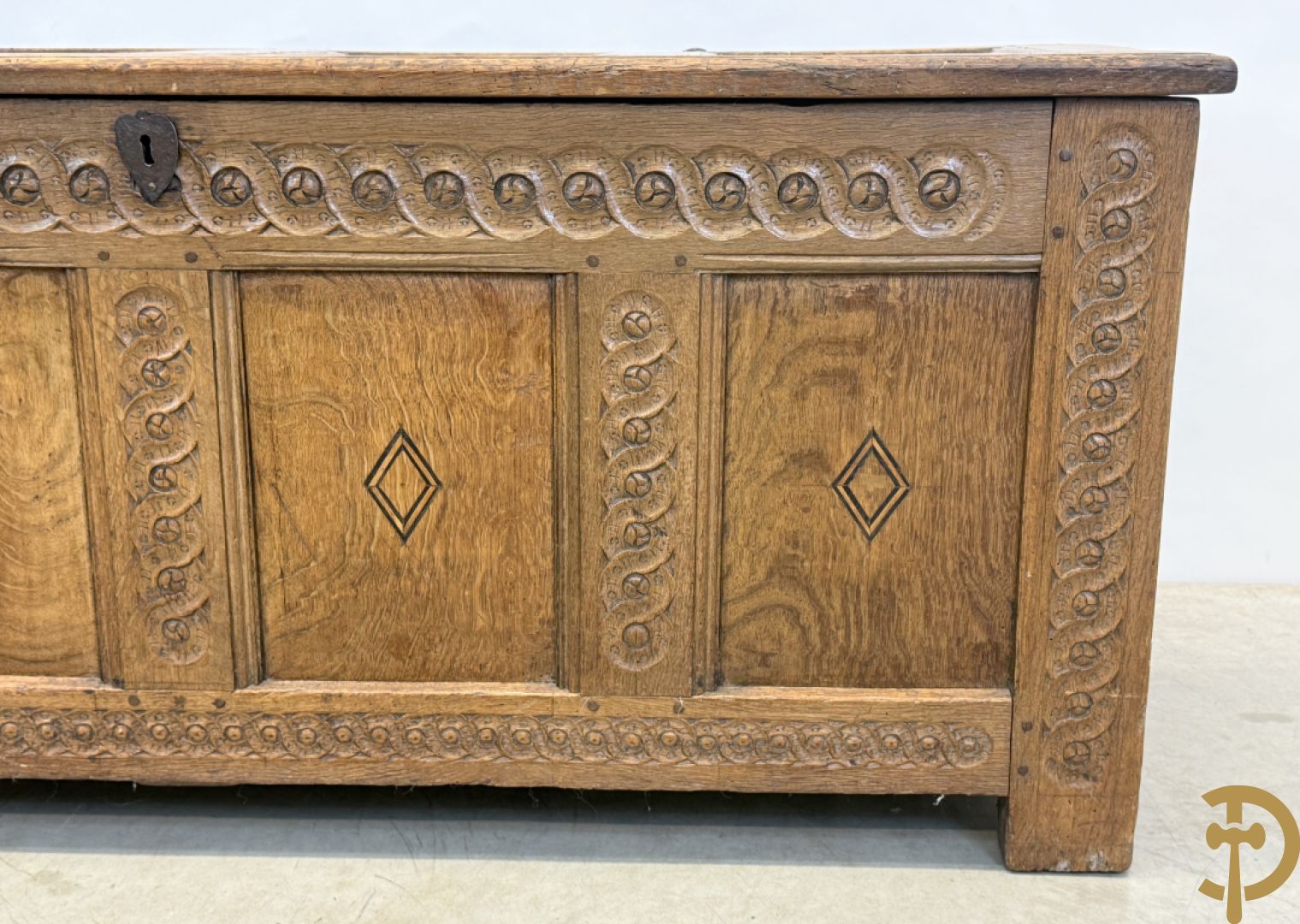 Massief eiken Engelse gesculpteerde panelenkoffer