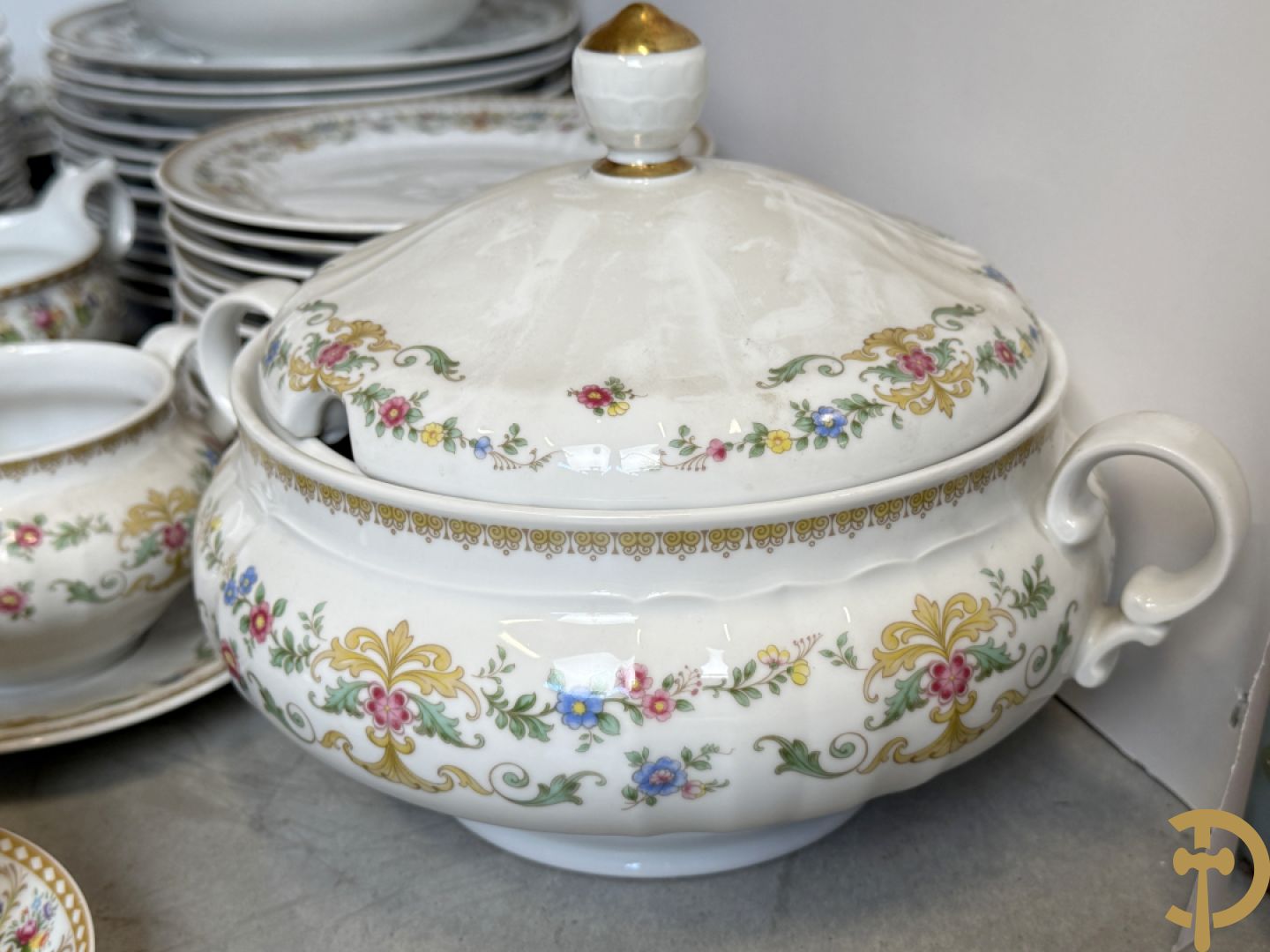Porseleinen eetservies met bloemendecor, Eschenbach + Porseleinen eet- en koffieservies met gebloemde rand, Fürstenberg