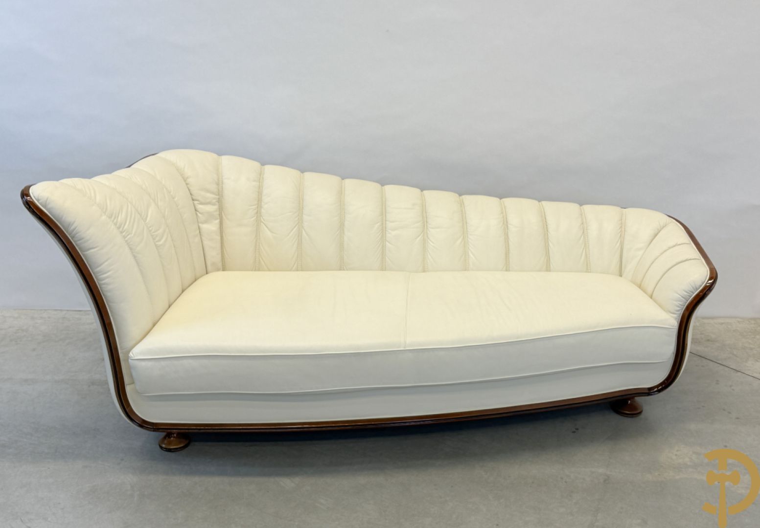 Wit lederen design zetel, Nieri getekend