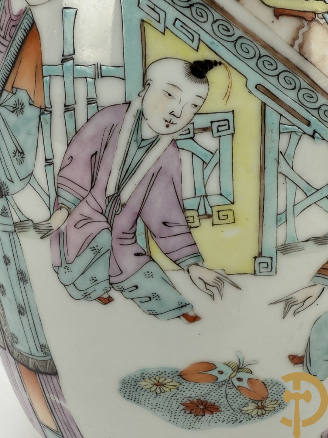 Chinese porseleinen cachepot met decor van dames en kind