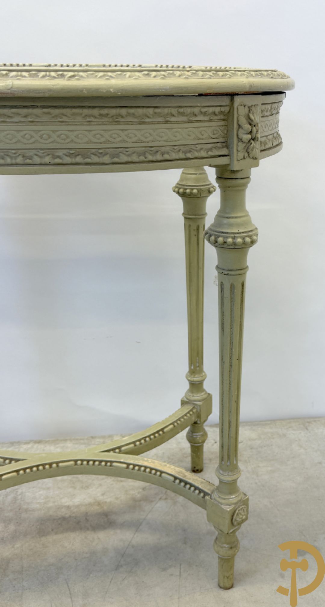 Louis XVI salonensemble bestaande uit canapé, 2 armzetels, 2 stoelen en salontafel