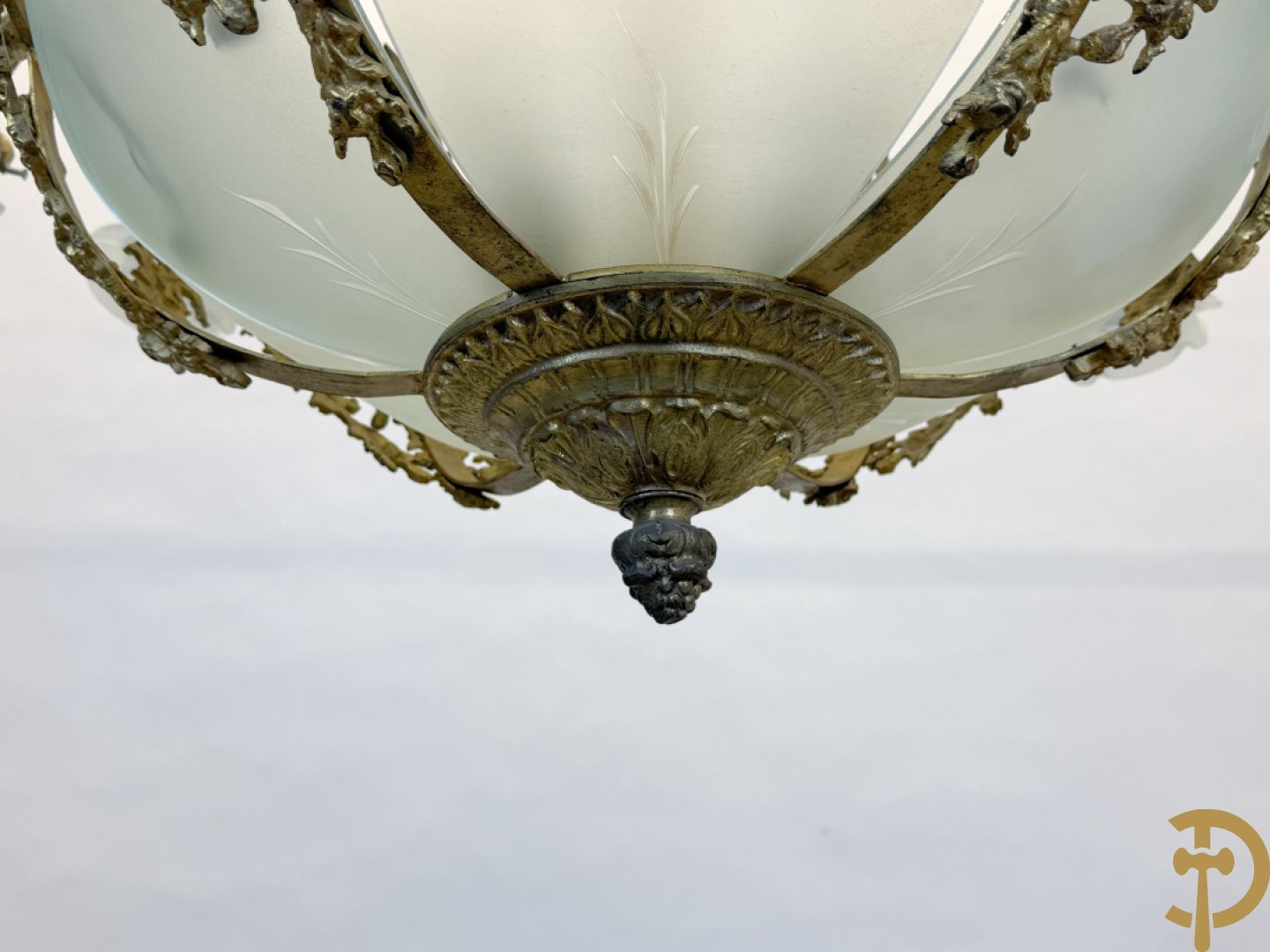 Bronzen ronde luchter met 12 lichtpunten en roosjes